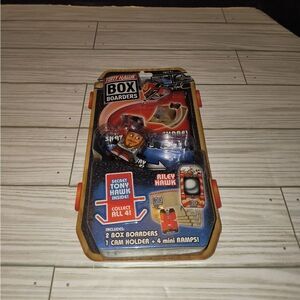 Tony Hawk Box Boarders Riley Hawk Fingerboard Skateboard 2018 w Ramps New